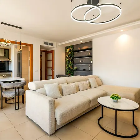 Apartment Stunning Penthouse With Rooftop Terrace & Pool